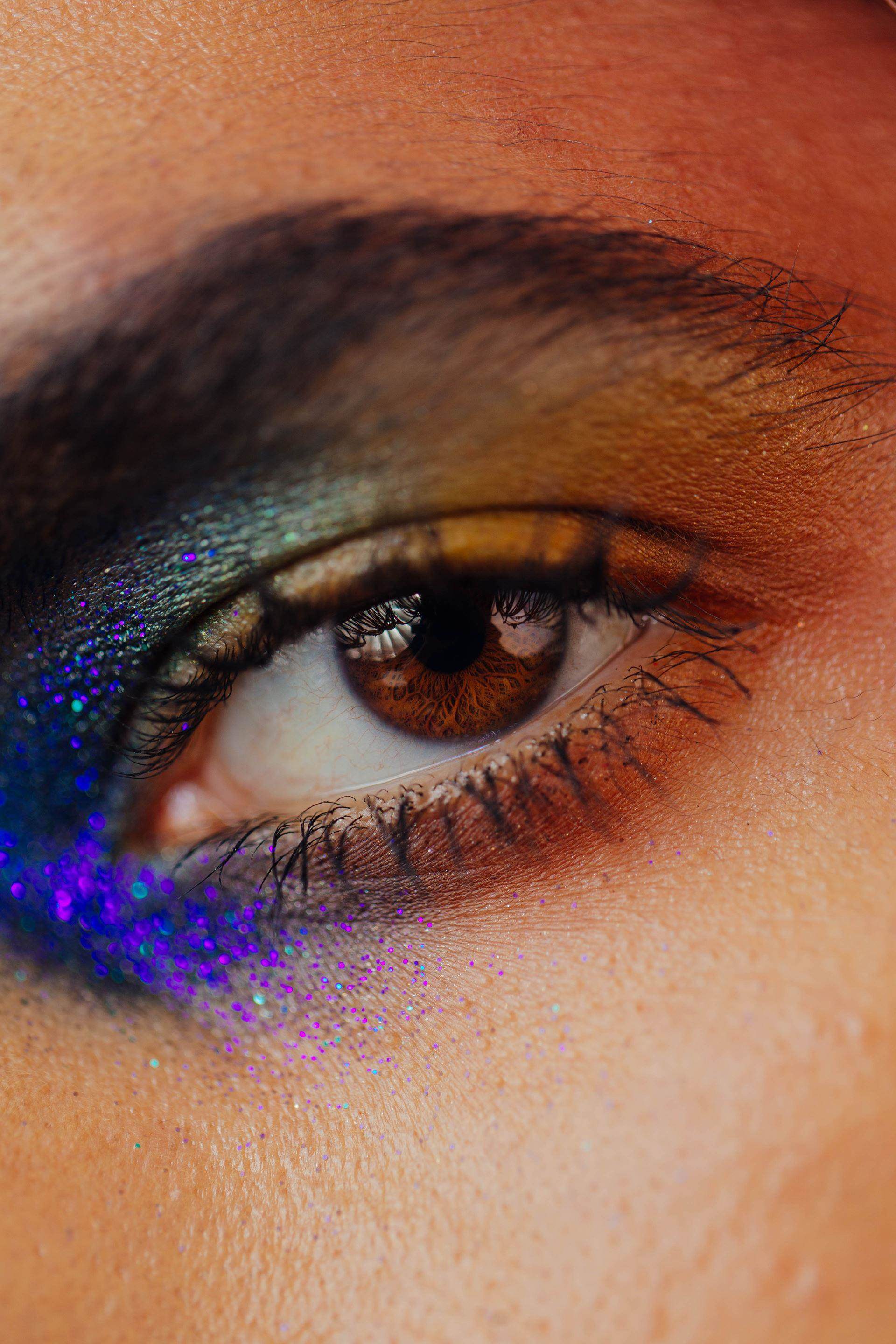 women with dramatic colour eye shadow